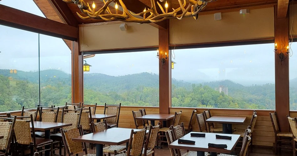 Best Restaurants for a Candlelit Dinner in Gatlinburg