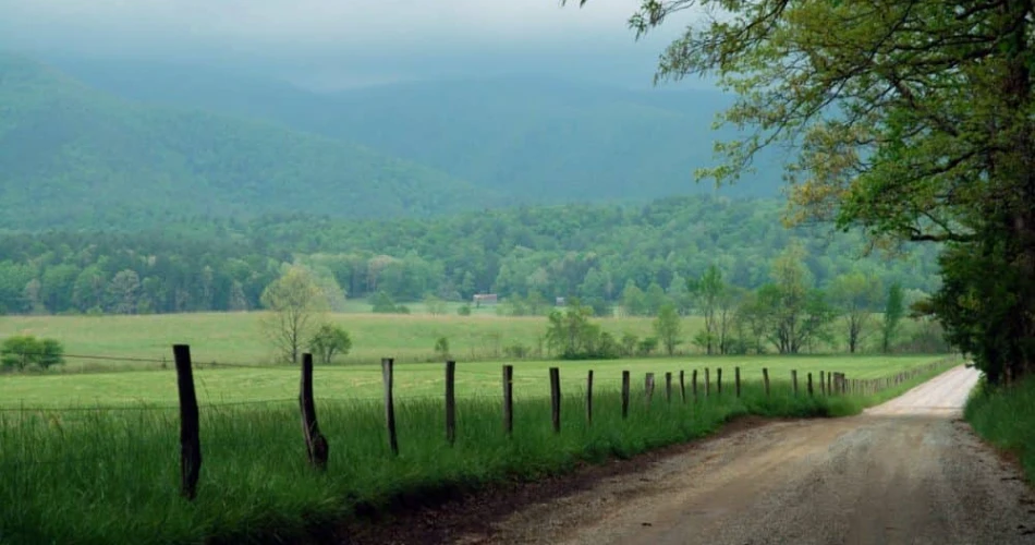 Day Trip from Gatlinburg: Exploring Cades Cove and Beyond