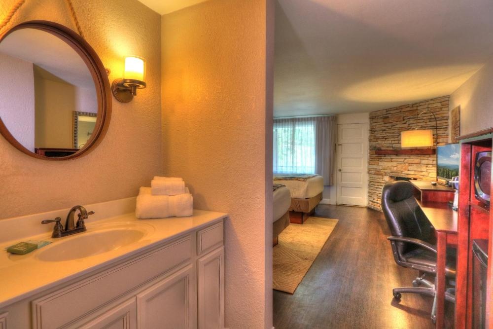 River Edge Inn Image 19
