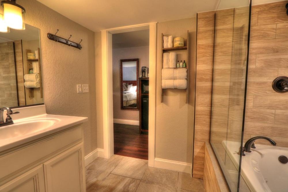 River Edge Inn Image 34