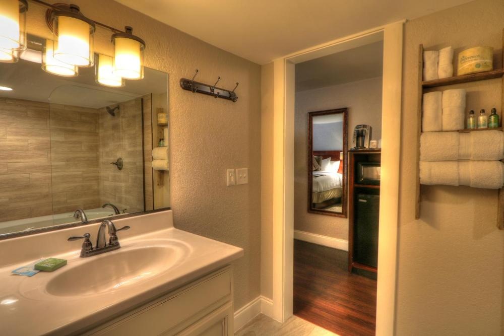 River Edge Inn Image 35