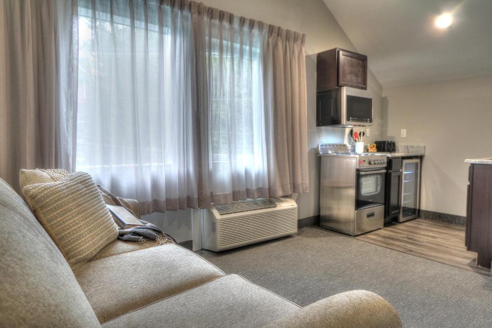 River Edge Inn Image 47